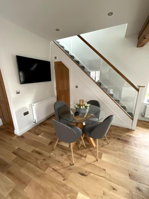 Apt D In Old Grade 2 Converted Farmhouse 마켓 웨이튼 외부 사진