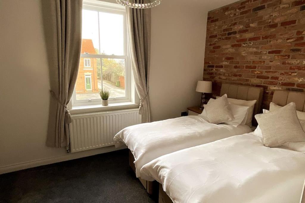 Apt D In Old Grade 2 Converted Farmhouse 마켓 웨이튼 외부 사진